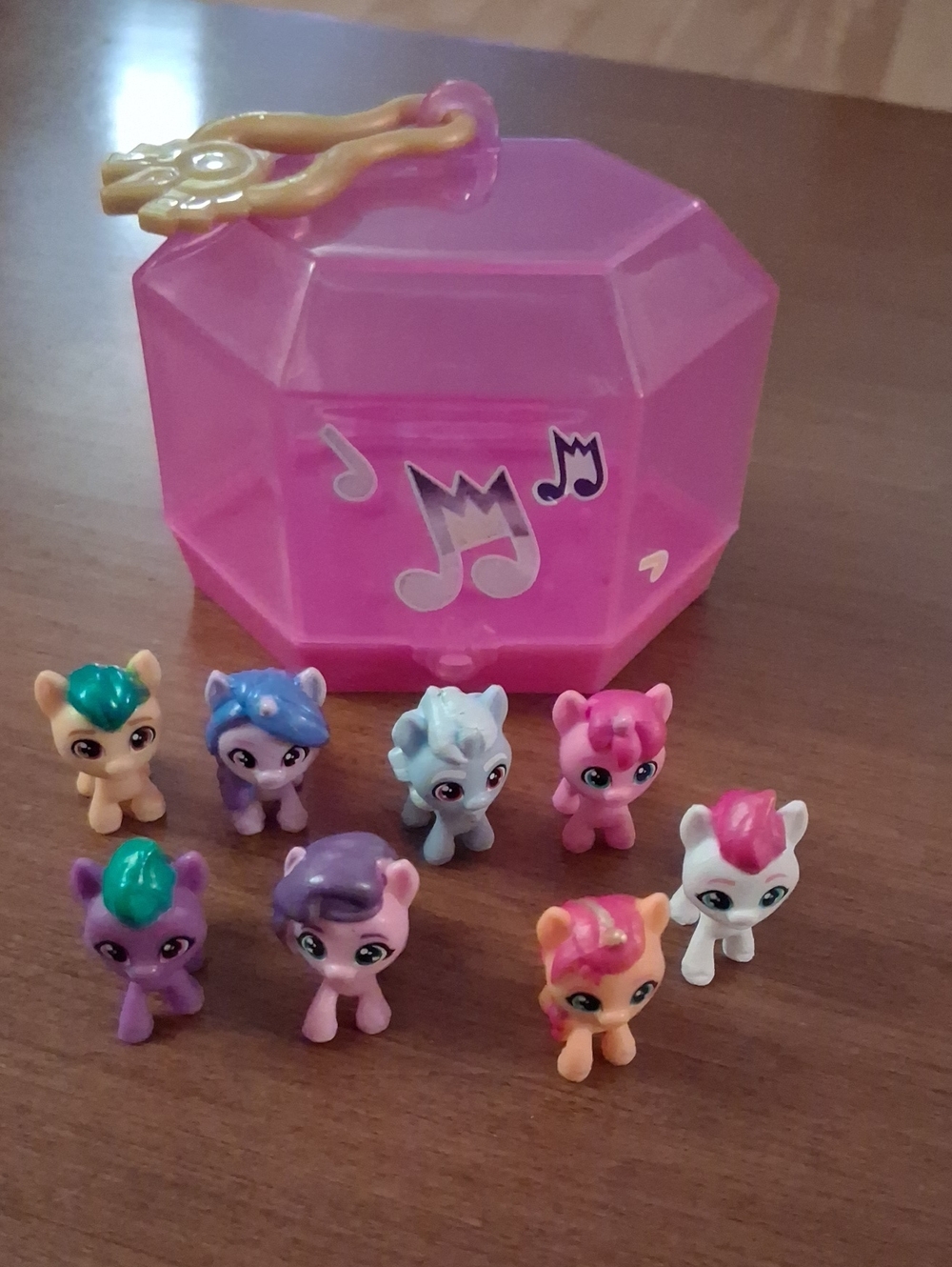 My Little Pony Mini World 1" Pony Figures with Pink Gem Carrying Case